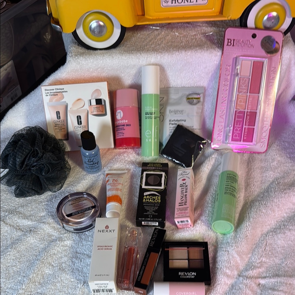 Clinique and Revlon and many more Beauty Set